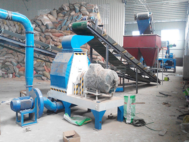 立式粉碎機(jī)現(xiàn)場